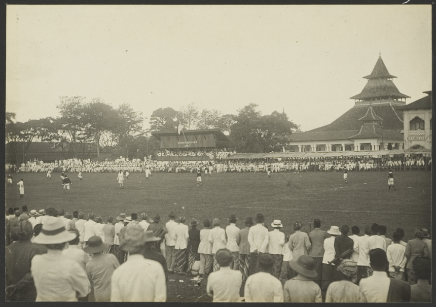 Alun-Alun, Rahim Sepakbola Kota Bandung